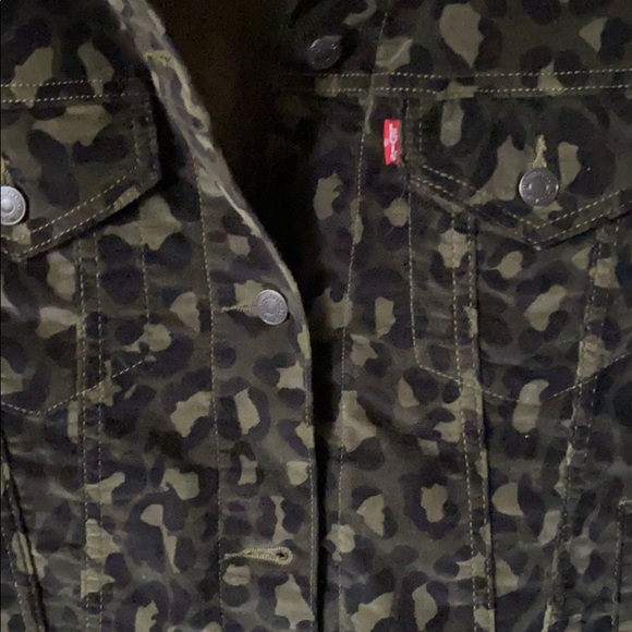 Levi’s camo print jacket - Picture 3 of 6